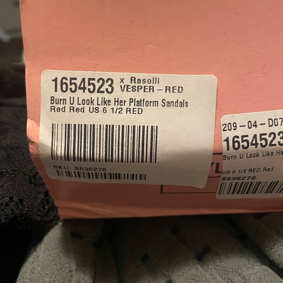 Red chunky platform heels - Picture 6 of 6